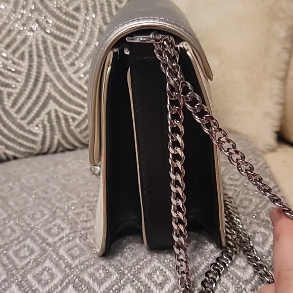 Tory Burch quilted leather shoulder bag - Picture 6 of 15